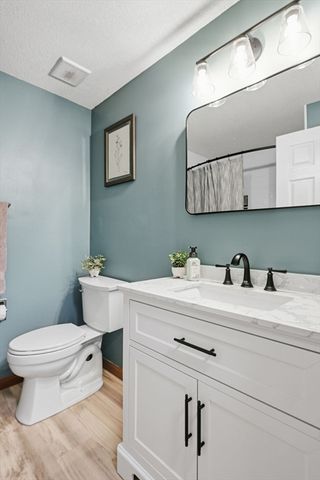 54 Hampden Ln, Agawam, MA 01001