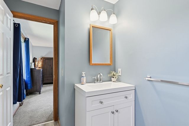 54 Hampden Ln, Agawam, MA 01001