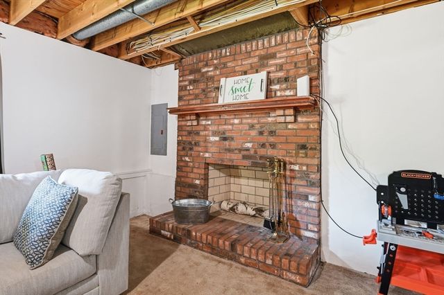 54 Hampden Ln, Agawam, MA 01001