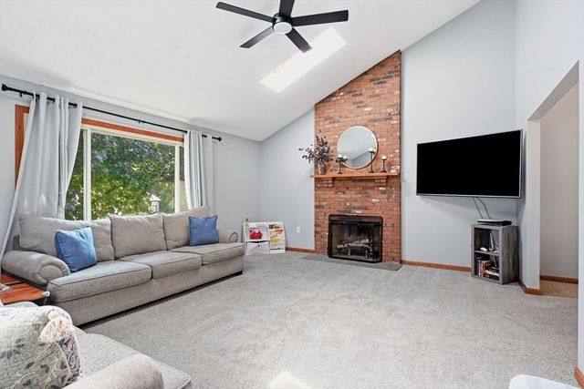 54 Hampden Ln, Agawam, MA 01001