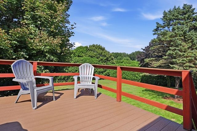 54 Hampden Ln, Agawam, MA 01001