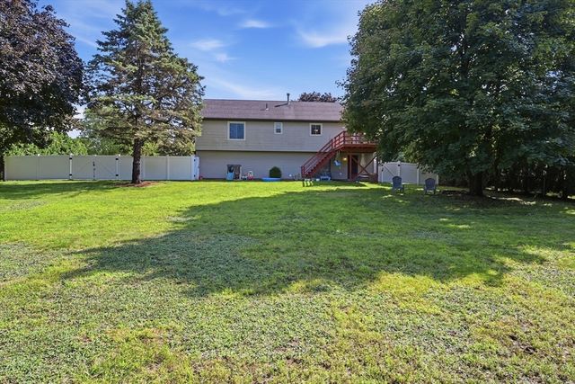 54 Hampden Ln, Agawam, MA 01001