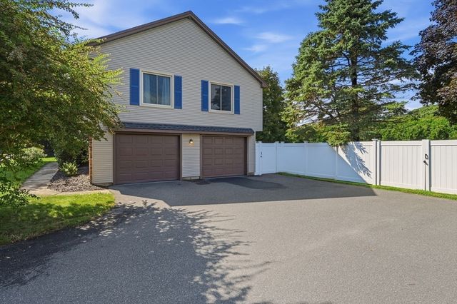 54 Hampden Ln, Agawam, MA 01001