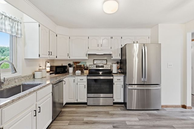 54 Hampden Ln, Agawam, MA 01001