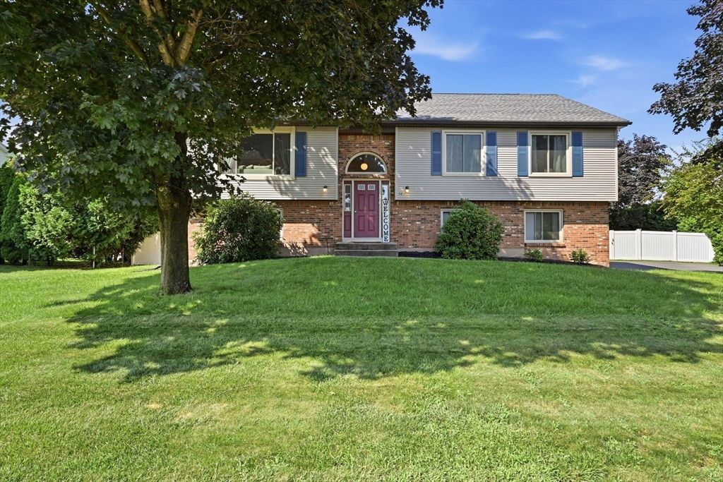 54 Hampden Ln, Agawam, MA 01001