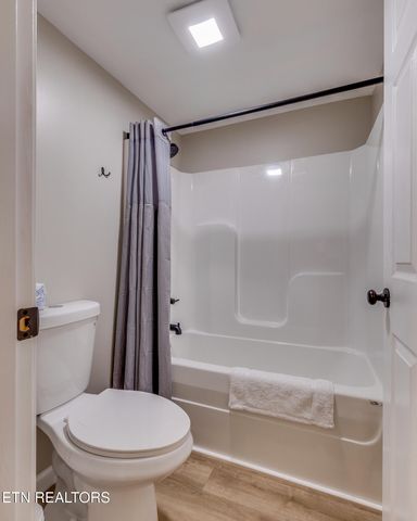 E 7052 E Lamar Alexander Parkway Pkwy, Townsend, TN 37882