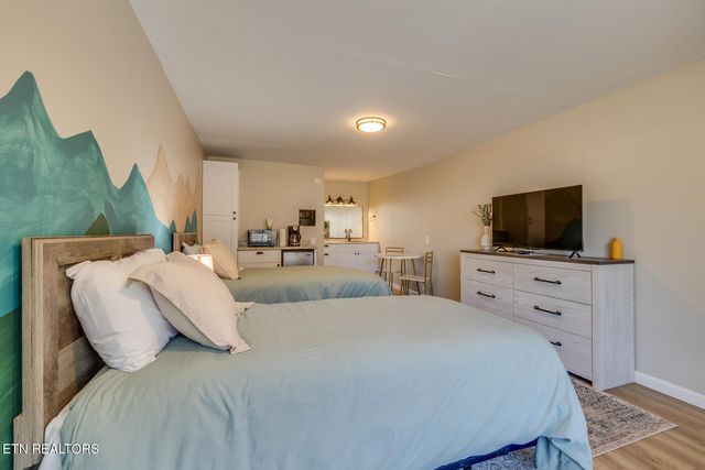 E 7052 E Lamar Alexander Parkway Pkwy, Townsend, TN 37882