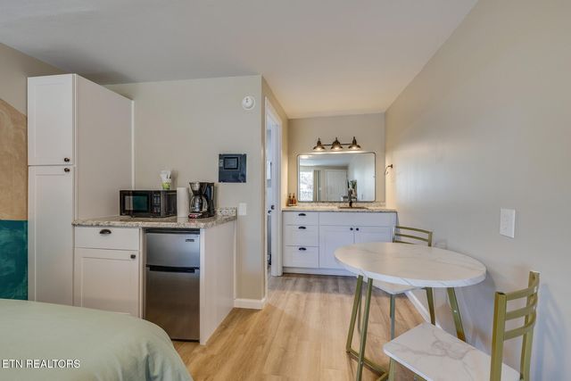 E 7052 E Lamar Alexander Parkway Pkwy, Townsend, TN 37882