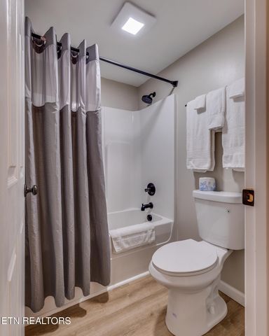 E 7052 E Lamar Alexander Parkway Pkwy, Townsend, TN 37882