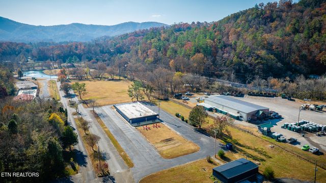 E 7052 E Lamar Alexander Parkway Pkwy, Townsend, TN 37882