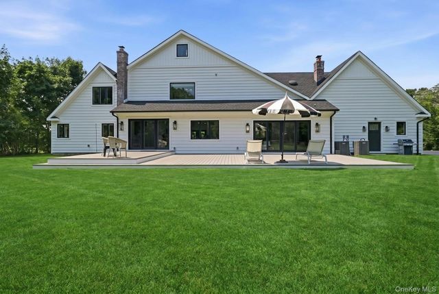 7 Fleet Court, Northport, NY 11768