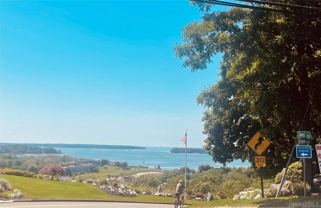 7 Fleet Court, Northport, NY 11768