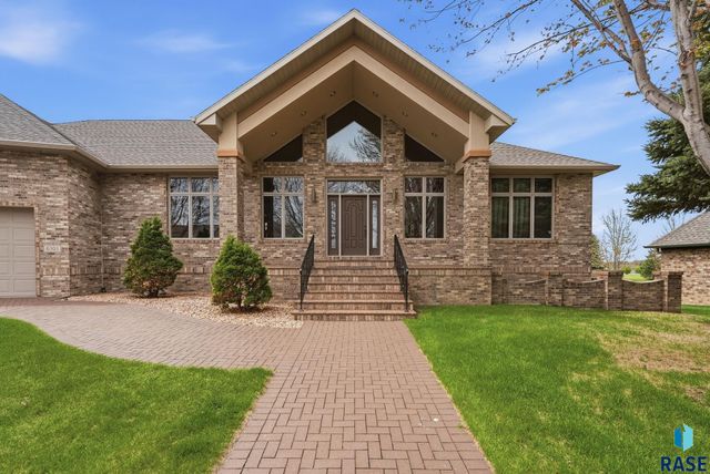 6301 S Grand Prairie Dr Drive, Sioux Falls, SD 57108