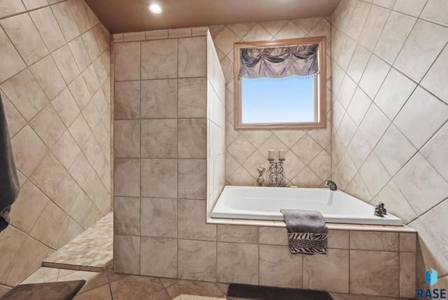 6301 S Grand Prairie Dr Drive, Sioux Falls, SD 57108