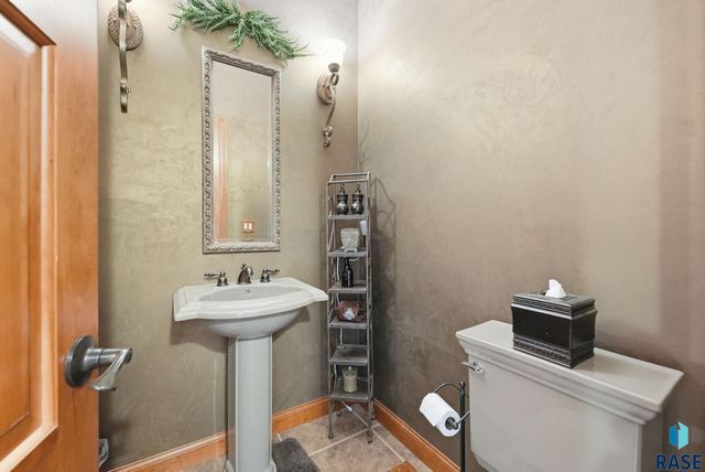 6301 S Grand Prairie Dr Drive, Sioux Falls, SD 57108