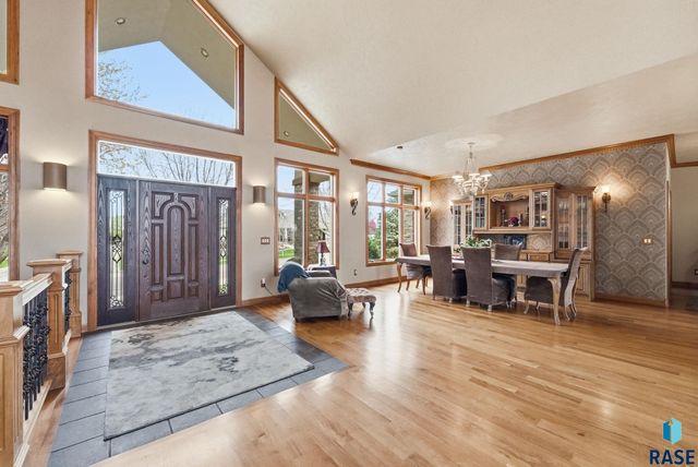 6301 S Grand Prairie Dr Drive, Sioux Falls, SD 57108