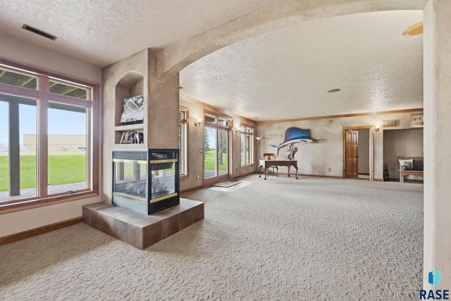 6301 S Grand Prairie Dr Drive, Sioux Falls, SD 57108