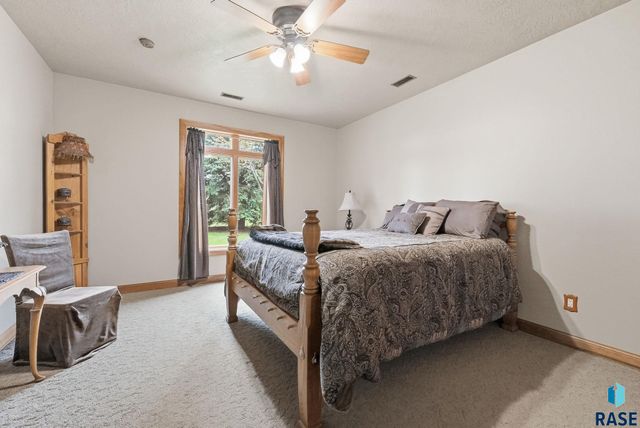 6301 S Grand Prairie Dr Drive, Sioux Falls, SD 57108