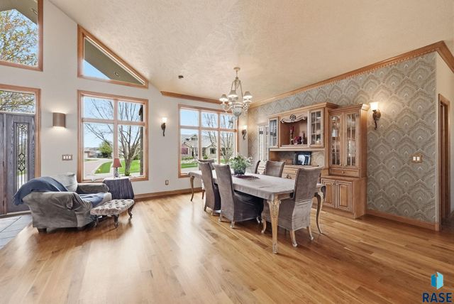 6301 S Grand Prairie Dr Drive, Sioux Falls, SD 57108