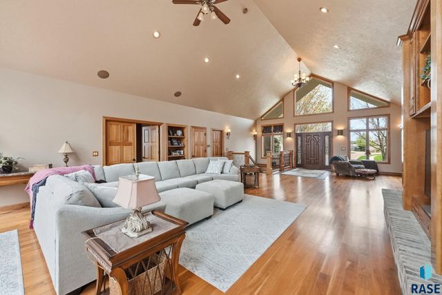 6301 S Grand Prairie Dr Drive, Sioux Falls, SD 57108