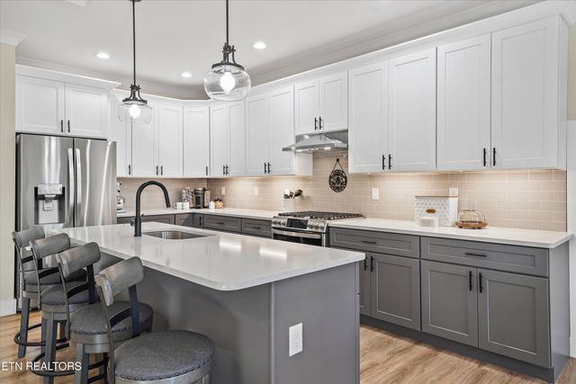 856 Pinebrooke Drive, Maryville, TN 37801