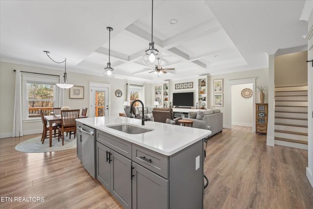 856 Pinebrooke Drive, Maryville, TN 37801