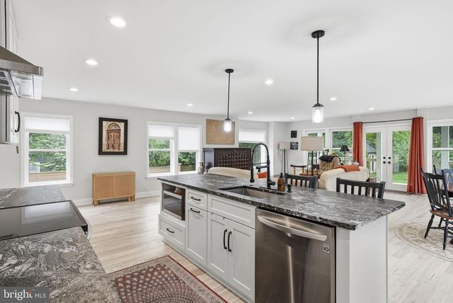 10129 DWIGHT AVE, Fairfax, VA 22032