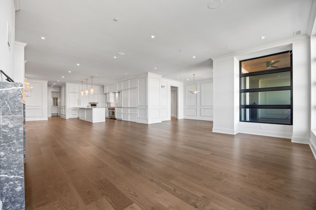 595 60th Street S 404, West Des Moines, IA 50266