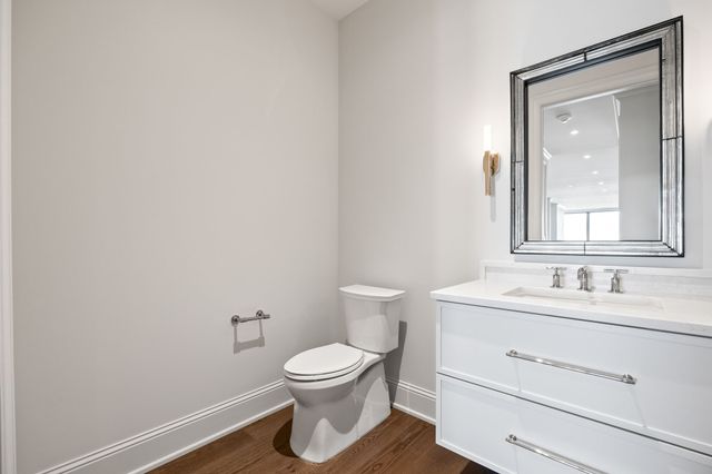 595 60th Street S 404, West Des Moines, IA 50266