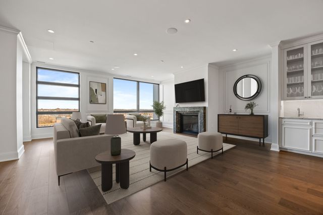 595 60th Street S 404, West Des Moines, IA 50266