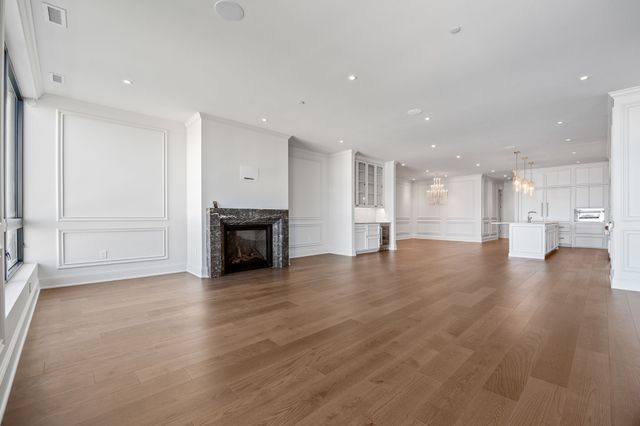 595 60th Street S 404, West Des Moines, IA 50266