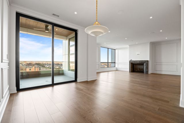 595 60th Street S 404, West Des Moines, IA 50266