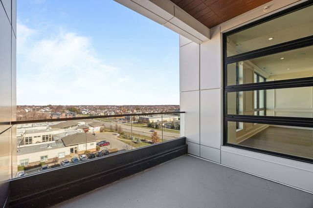 595 60th Street S 404, West Des Moines, IA 50266