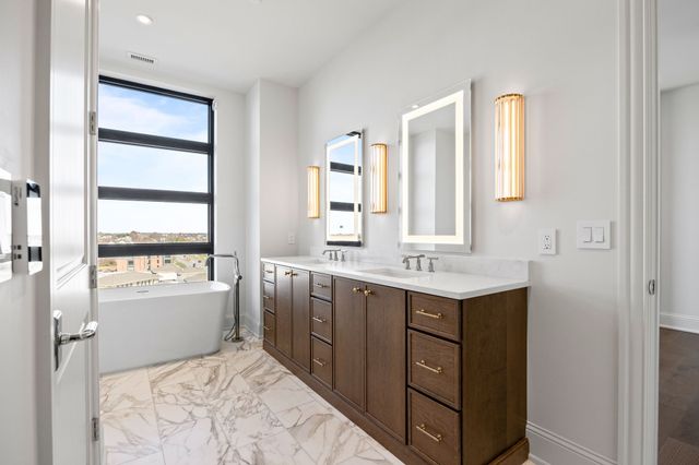 595 60th Street S 404, West Des Moines, IA 50266