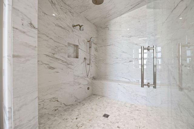 595 60th Street S 404, West Des Moines, IA 50266