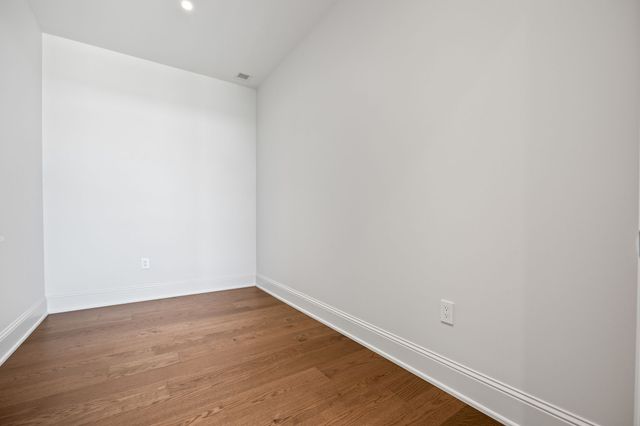 595 60th Street S 404, West Des Moines, IA 50266