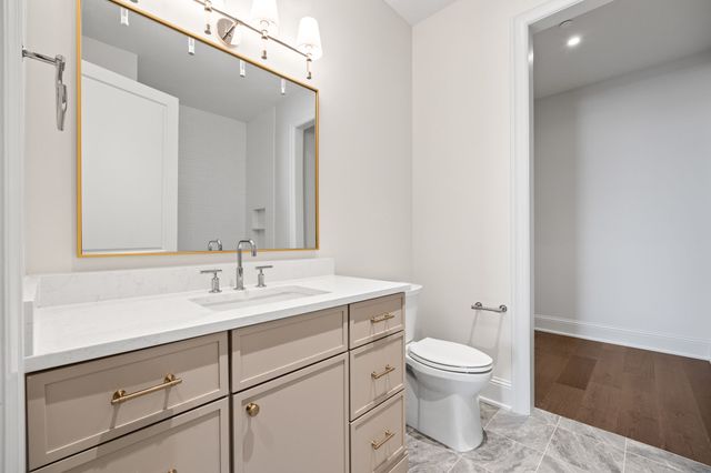 595 60th Street S 404, West Des Moines, IA 50266