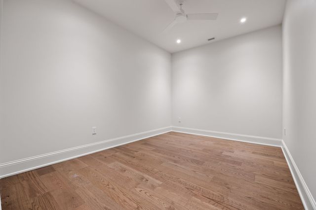 595 60th Street S 404, West Des Moines, IA 50266