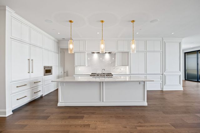 595 60th Street S 404, West Des Moines, IA 50266