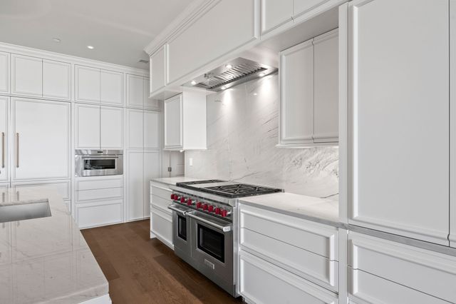 595 60th Street S 404, West Des Moines, IA 50266