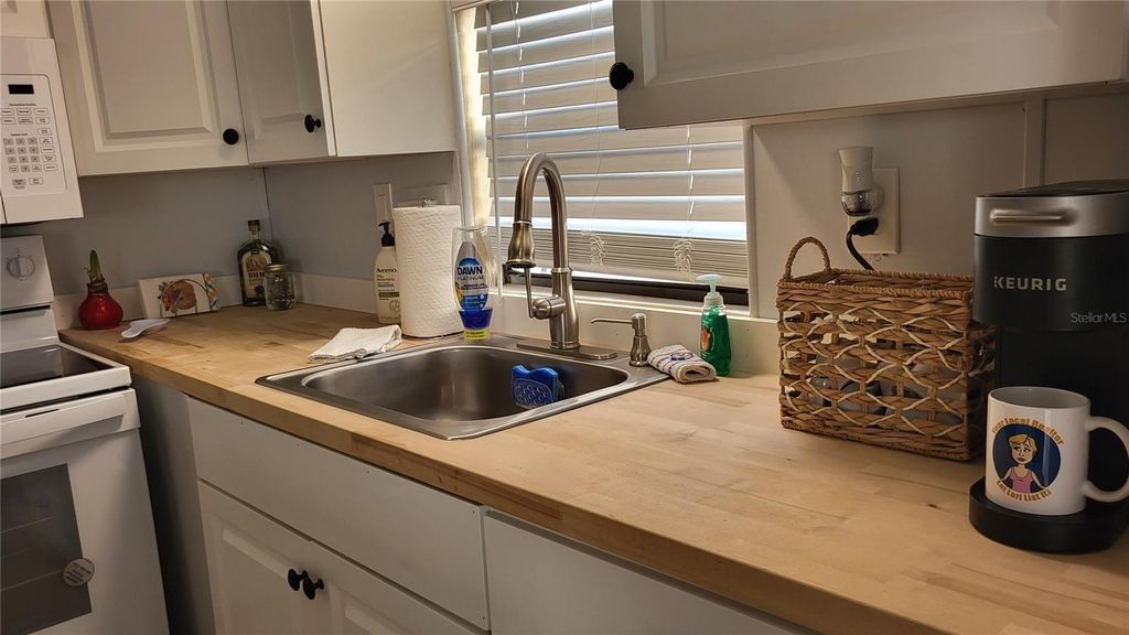 Image 16 of property listing at 37 SHELL ROAD, Okeechobee, FL 34974