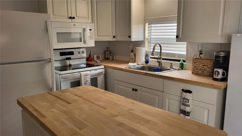 Image 19 of property listing at 37 SHELL ROAD, Okeechobee, FL 34974