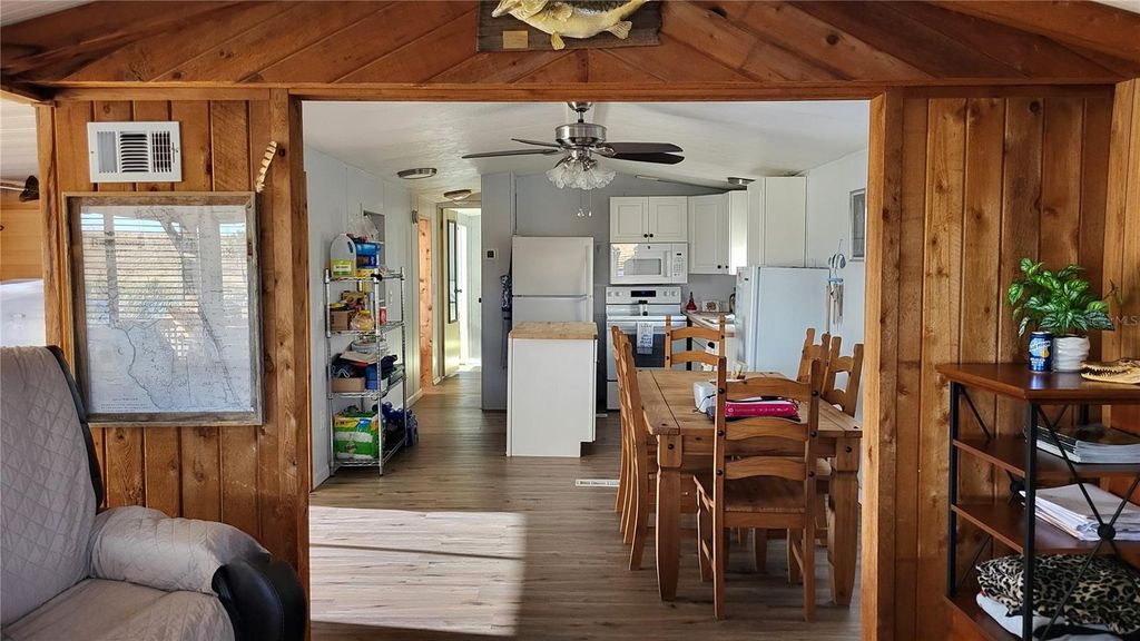 Image 21 of property listing at 37 SHELL ROAD, Okeechobee, FL 34974