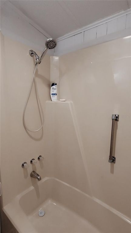 Image 8 of property listing at 37 SHELL ROAD, Okeechobee, FL 34974