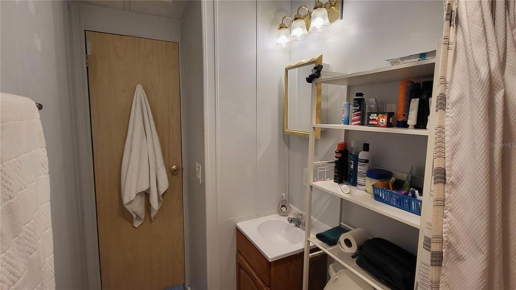 Image 9 of property listing at 37 SHELL ROAD, Okeechobee, FL 34974