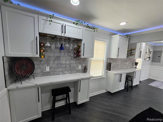 8285 Chapp Avenue, Warren, MI 48089