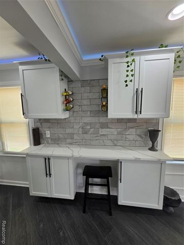 8285 Chapp Avenue, Warren, MI 48089