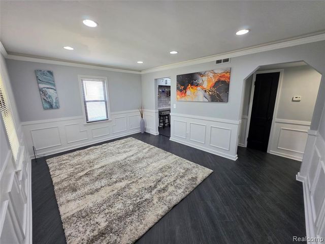 8285 Chapp Avenue, Warren, MI 48089