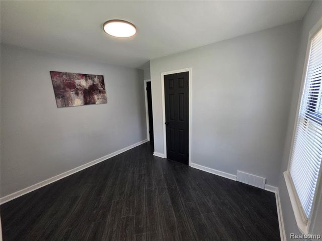 8285 Chapp Avenue, Warren, MI 48089