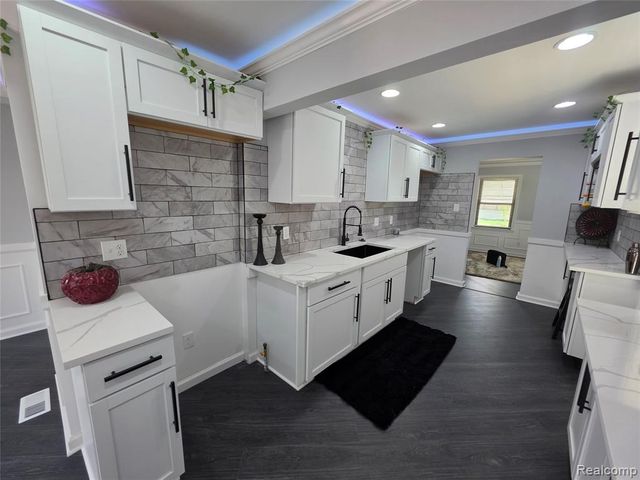 8285 Chapp Avenue, Warren, MI 48089